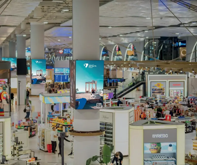 Antalya Havalimanı dış hatlar duty free alanı: LED ekran reklam ekranı (T2-SDP1-1/1-6)